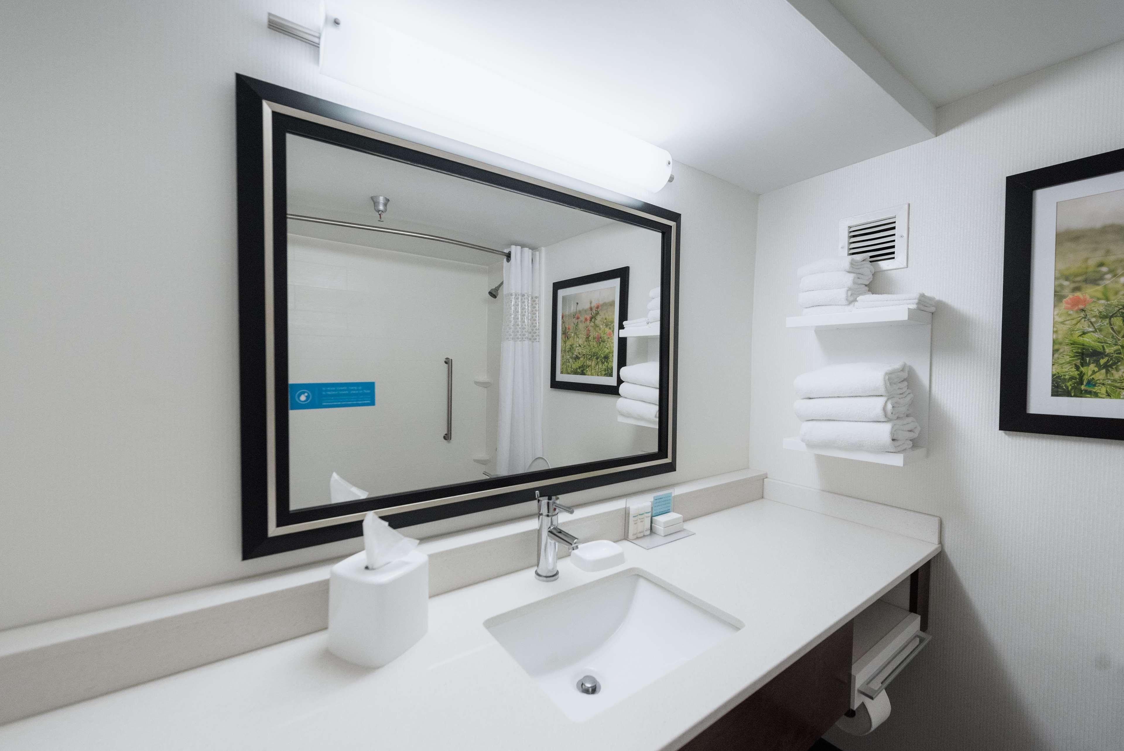 Hampton Inn Meridian Bagian luar foto