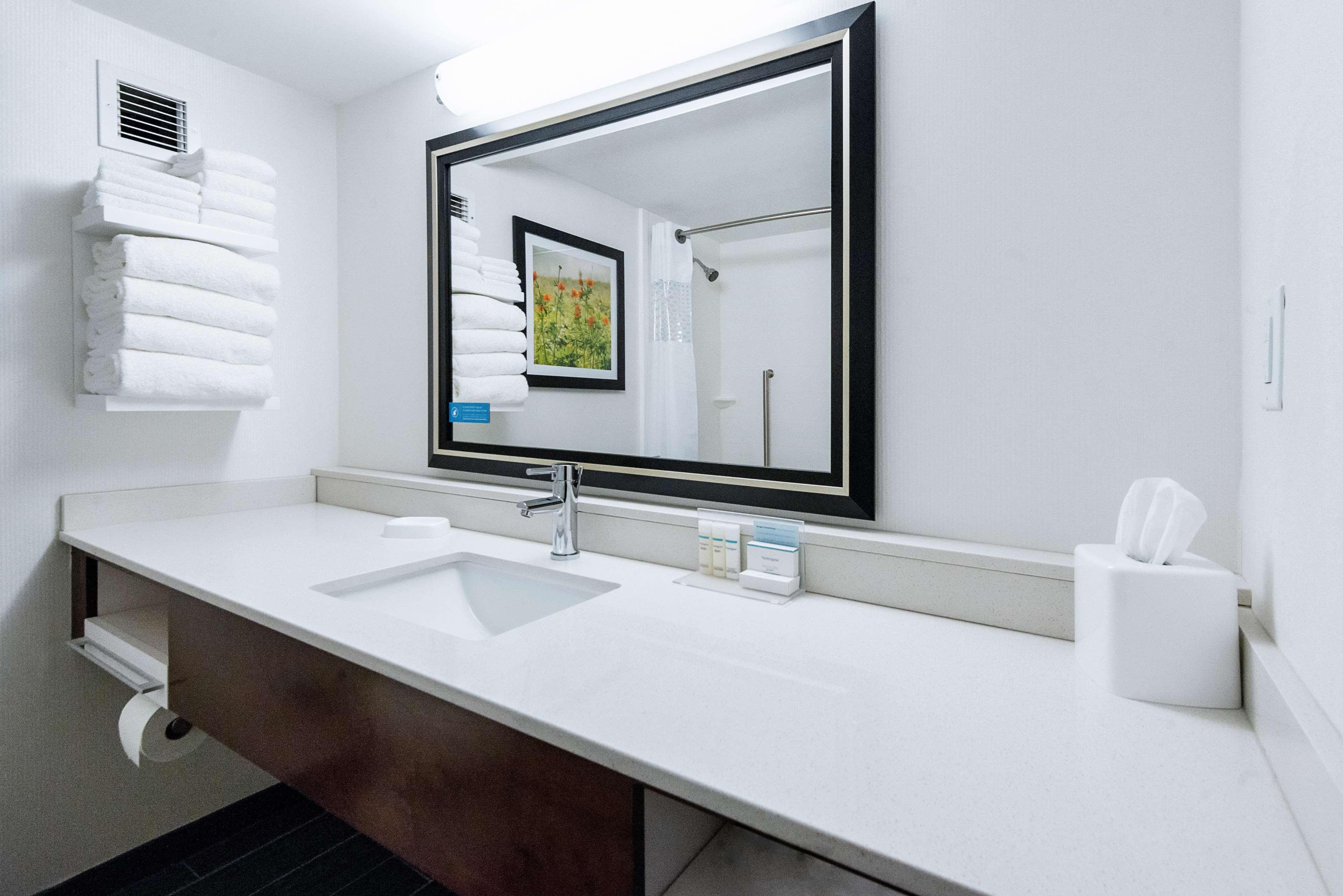 Hampton Inn Meridian Bagian luar foto