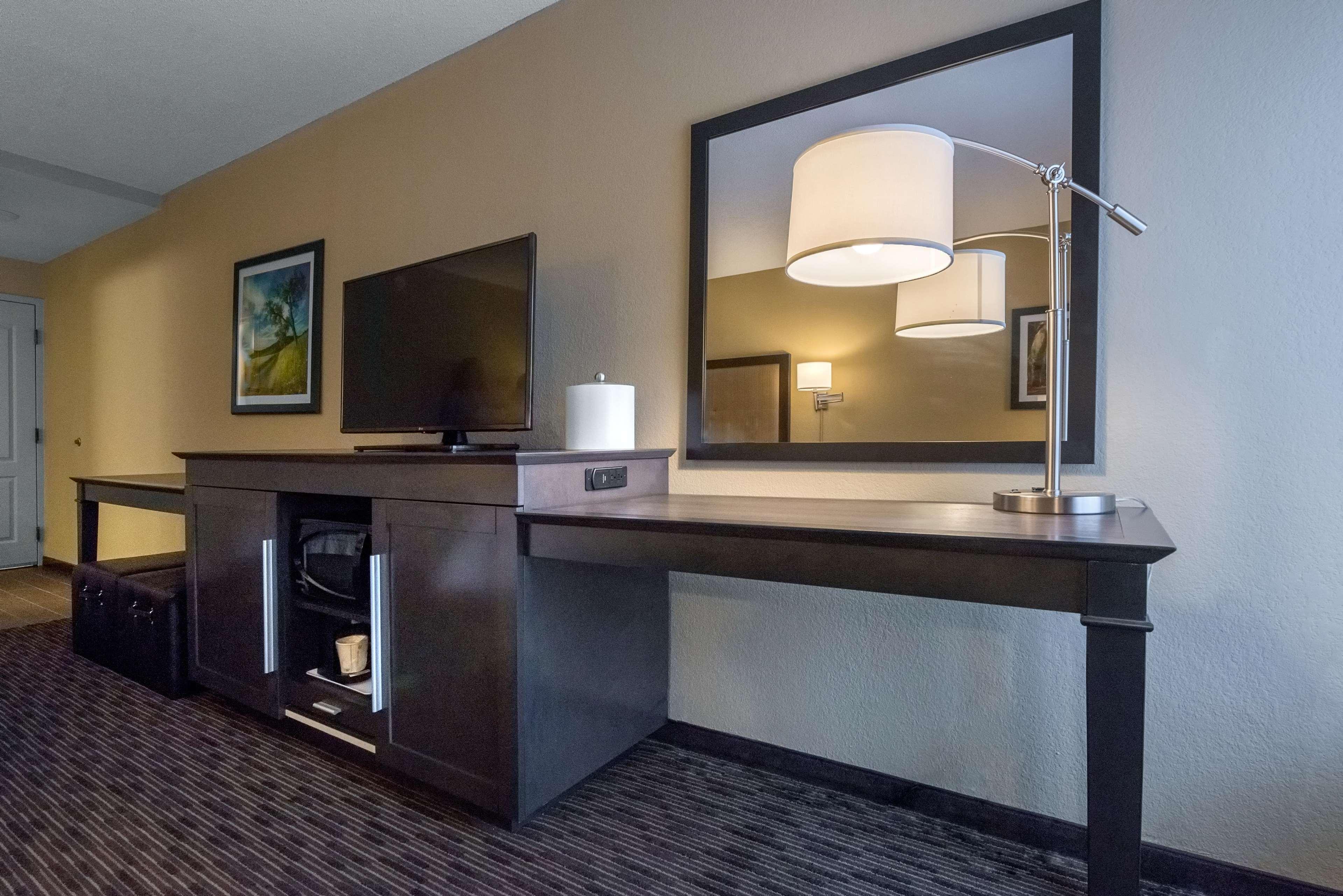 Hampton Inn Meridian Bagian luar foto
