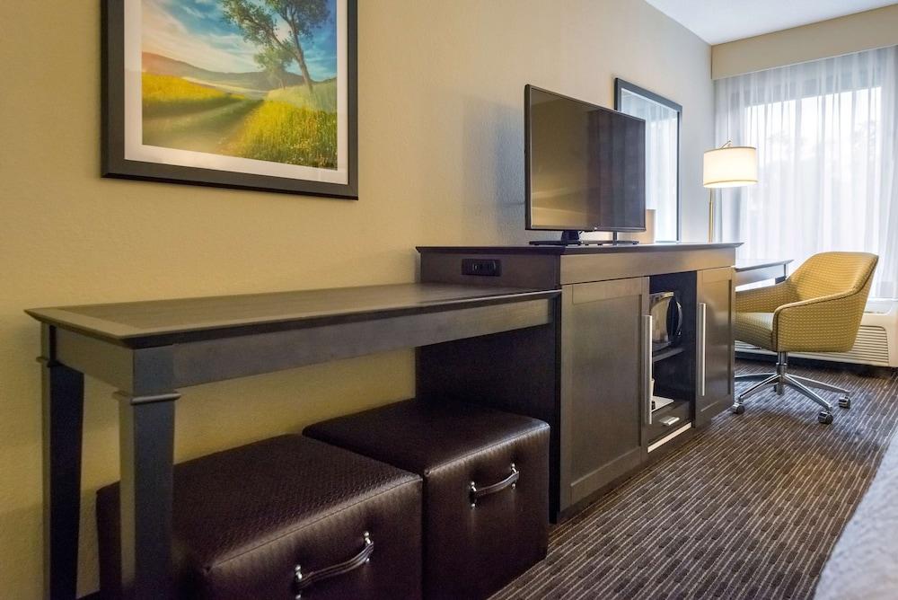Hampton Inn Meridian Bagian luar foto