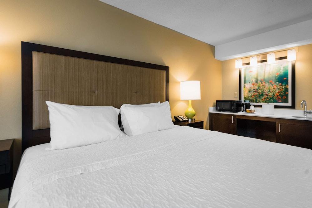 Hampton Inn Meridian Bagian luar foto