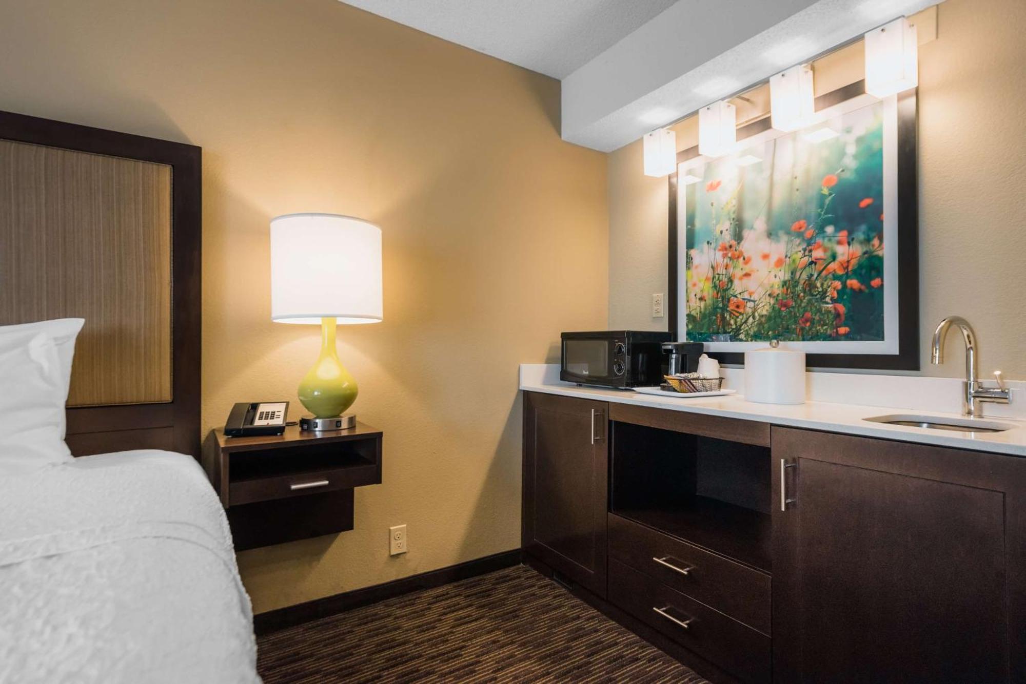 Hampton Inn Meridian Bagian luar foto
