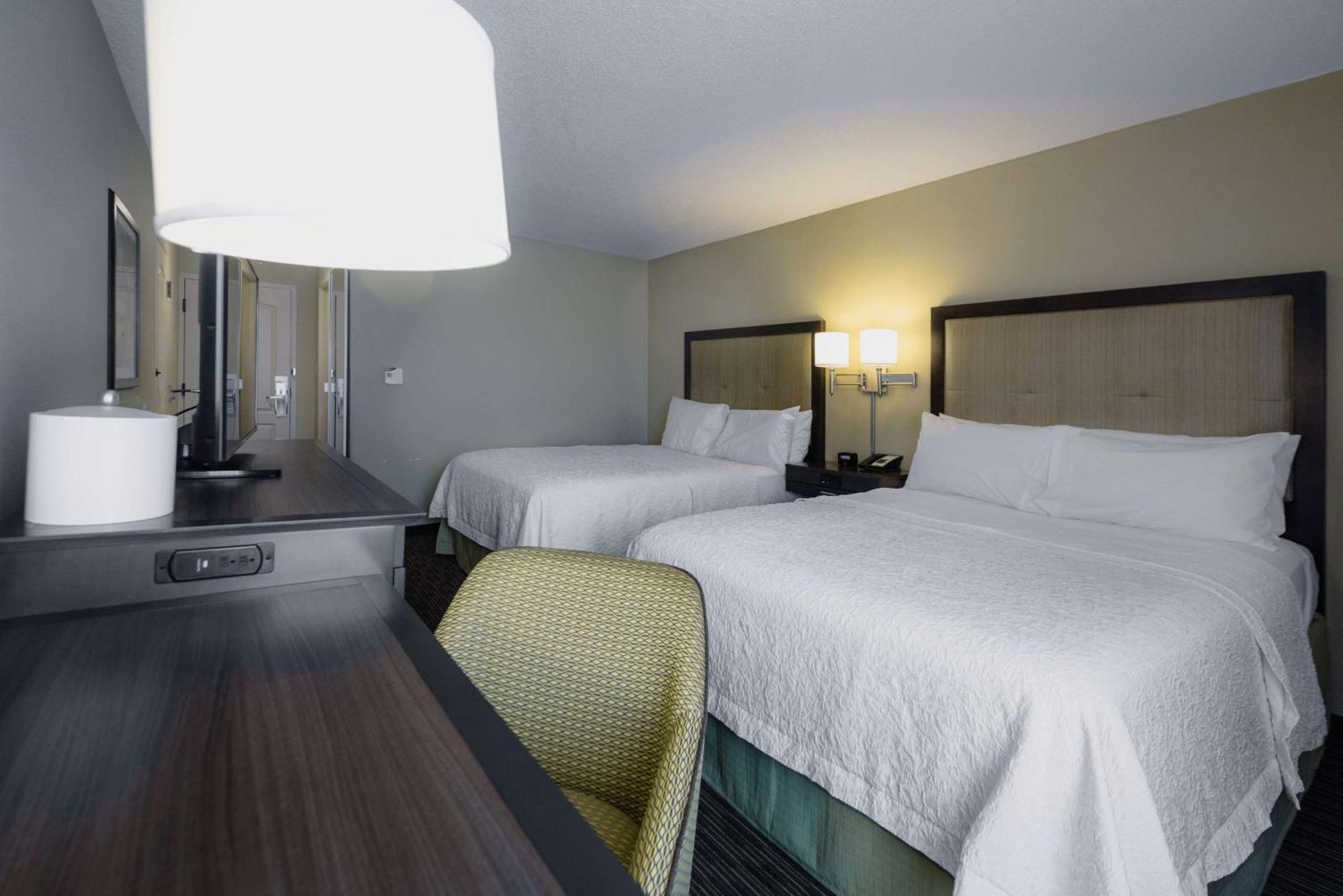 Hampton Inn Meridian Bagian luar foto