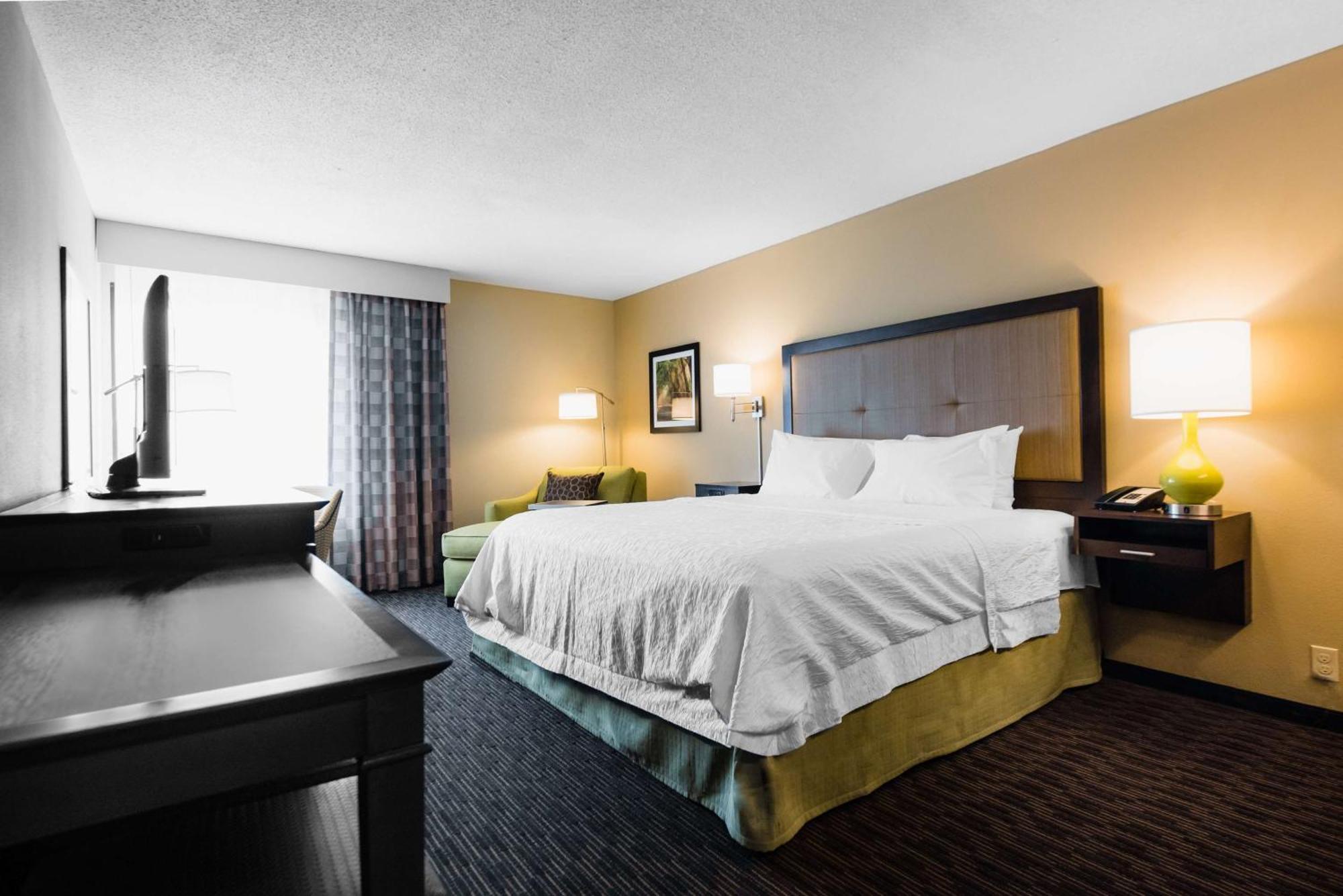 Hampton Inn Meridian Bagian luar foto