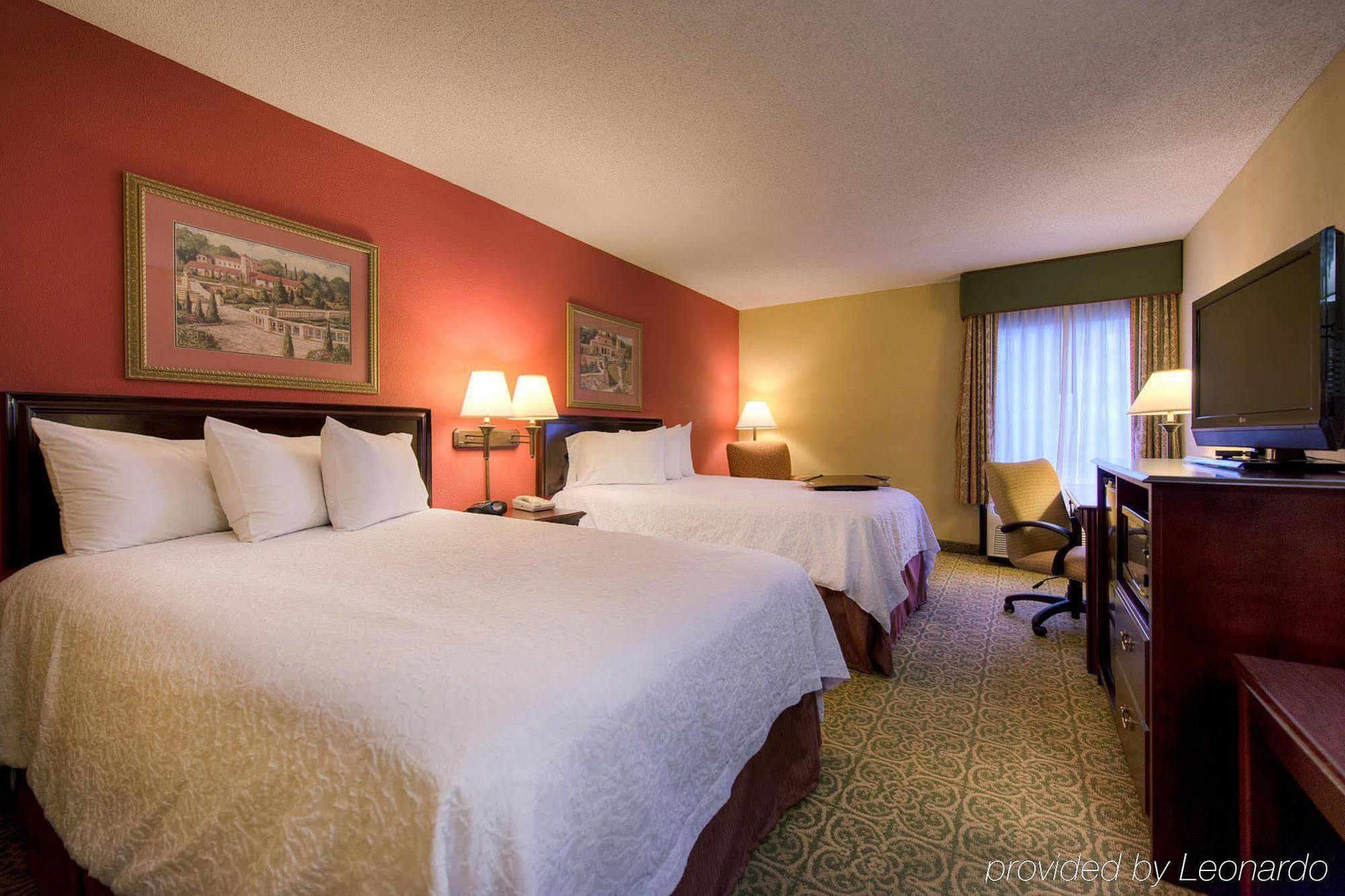 Hampton Inn Meridian Bagian luar foto