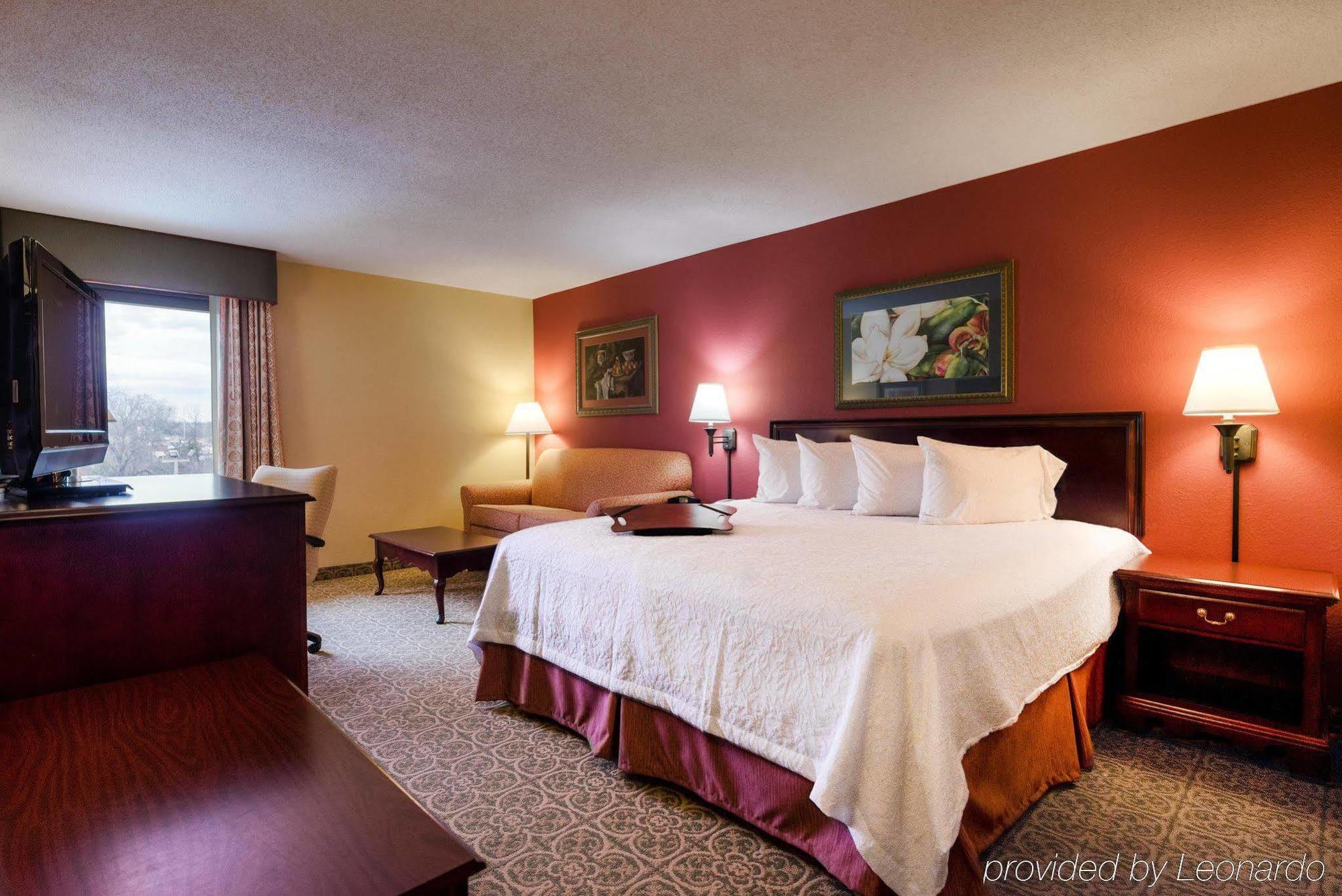 Hampton Inn Meridian Bagian luar foto